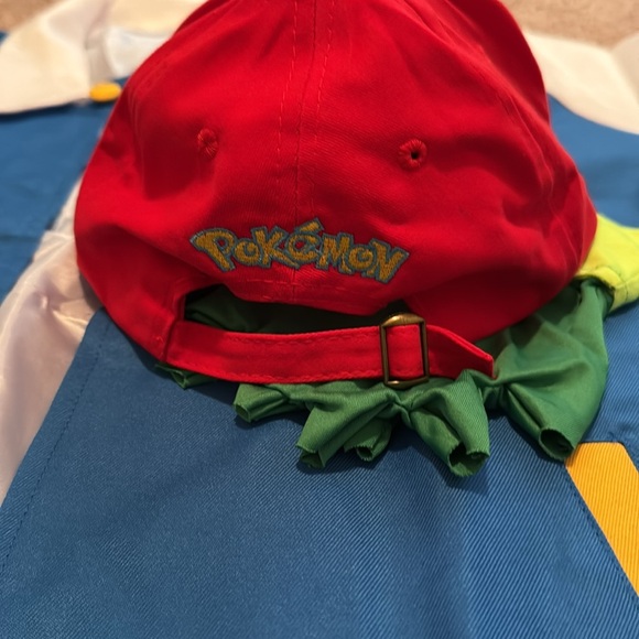 🪩 Pokemon Ash Costume - Vest with Red Cap and Green Gloves - Picture 2 of 2